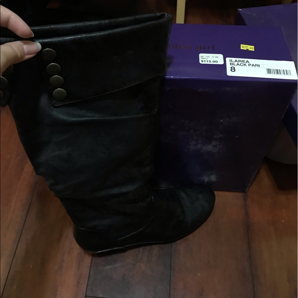 Boots - Picture 2 of 4